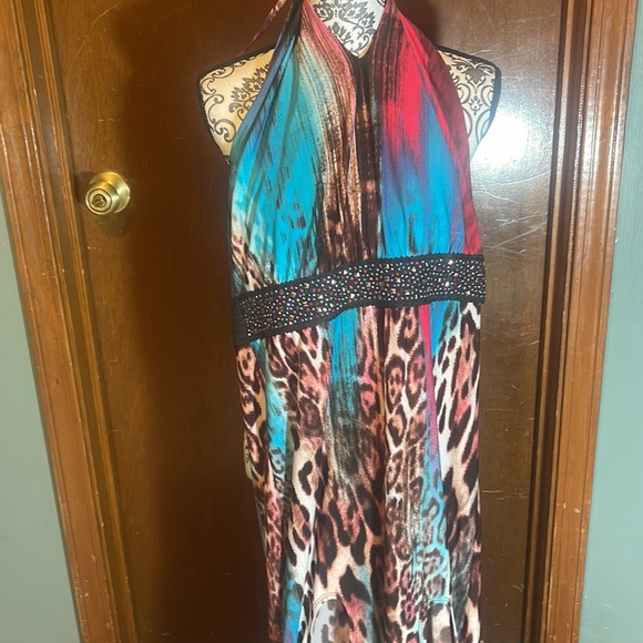 Women neck halter dress with splits - Picture 3 of 4